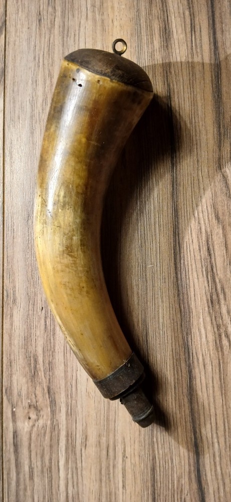 Muzzleloader or black powder curved powder horn lot 1