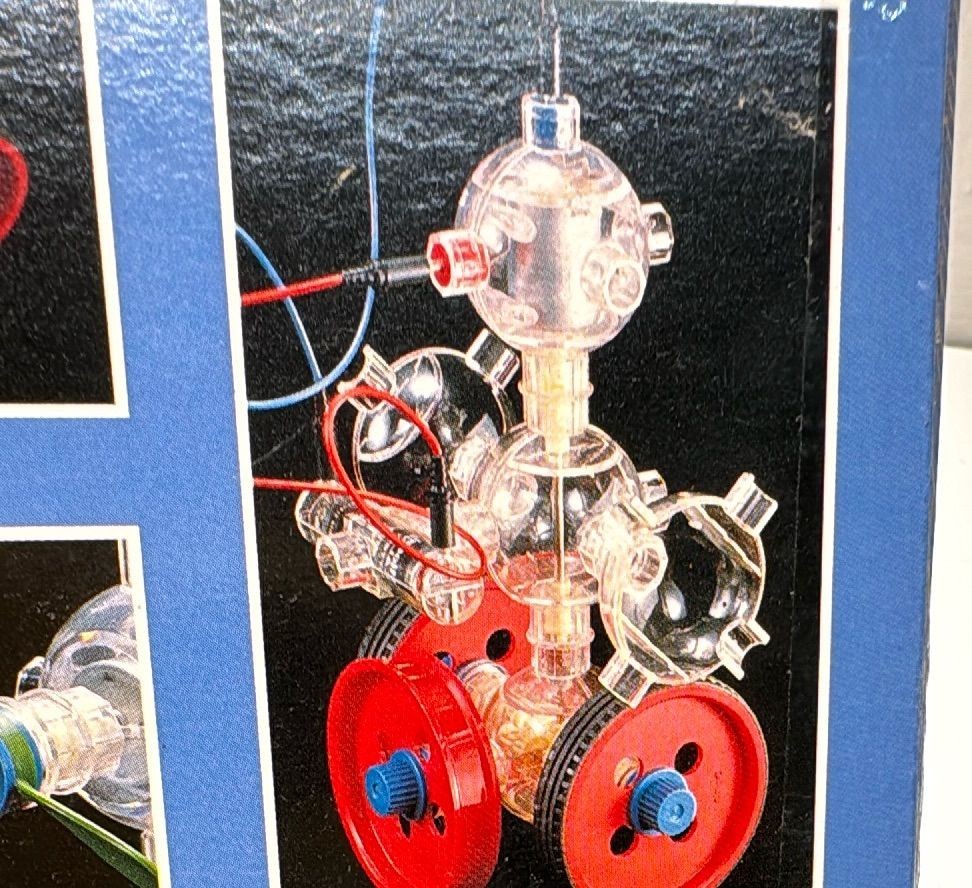 Capsela 200 Motorized Science Discovery System 1990 Starter Set Boxed