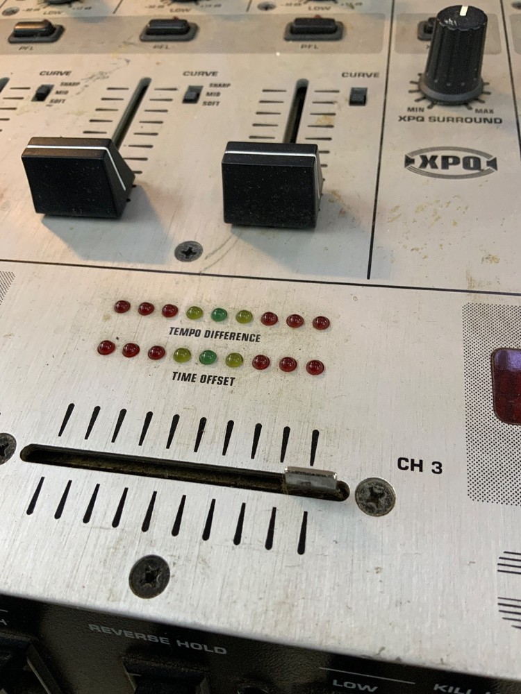 Behringer Model VMX-300 DJ 3 Channel Pro Mixer Missing Some Knobs
