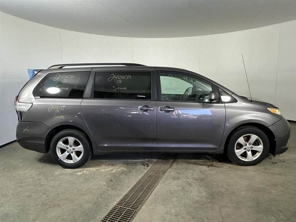 2011-2016 Toyota Sienna Engine Fuse Box