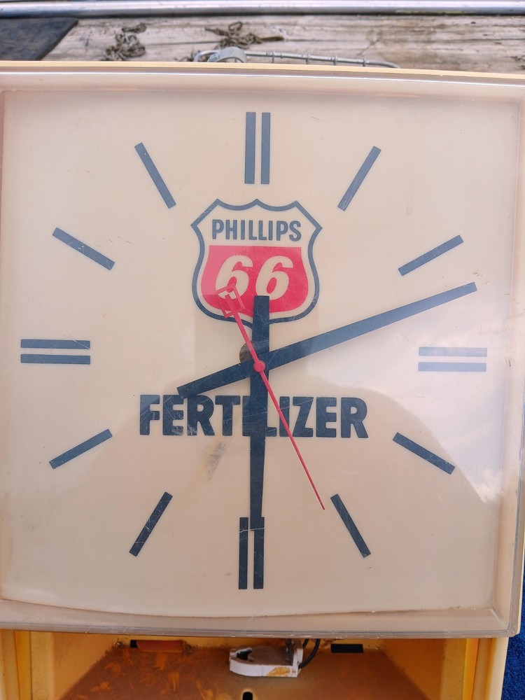 VINTAGE PHILLIPS 66 FERTILIZER ADVERTISEMENT CLOCK