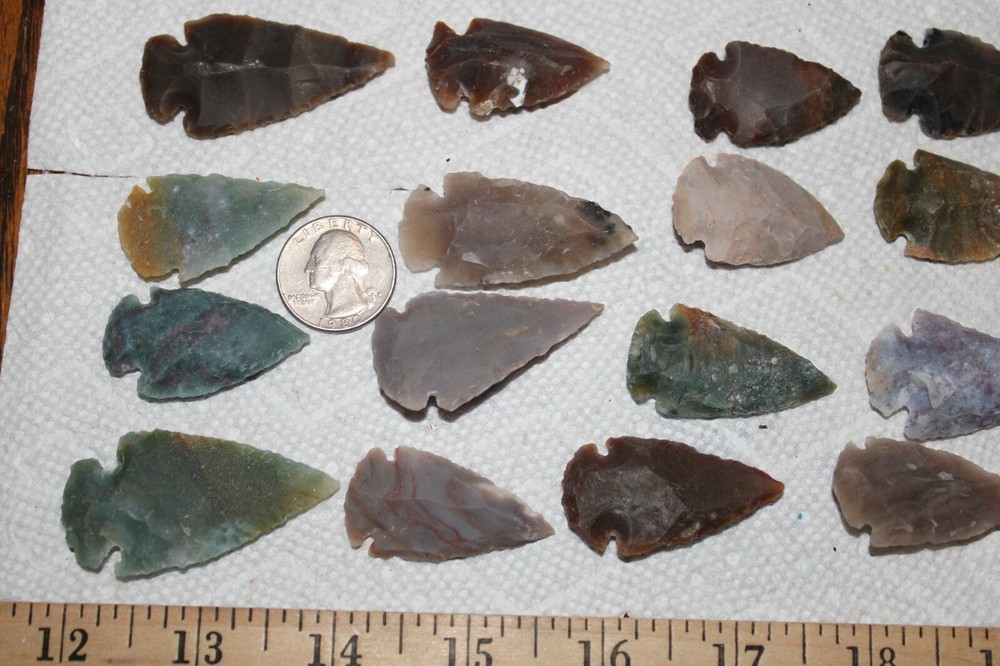 25 jasper Arrowheads per lot.