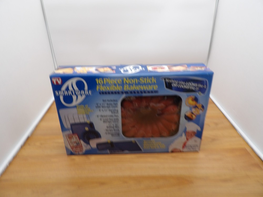 Smartware 16-Piece Basic Silicone Bakeware Set AS Seen TV- NEW IN BOX!!!!