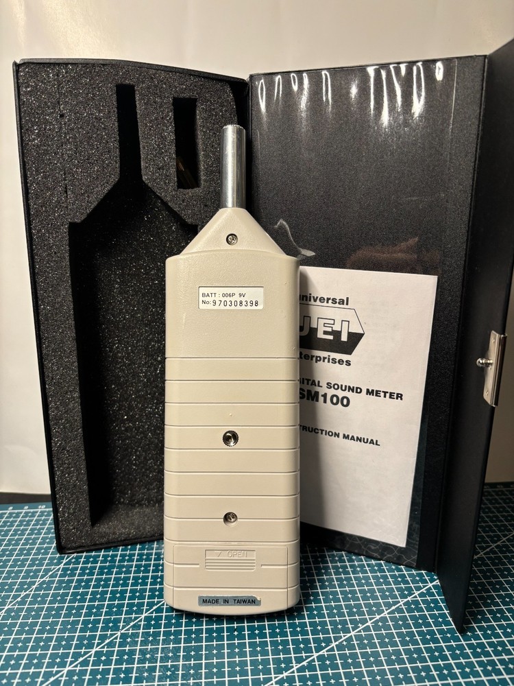 UEI Test Instruments DSM100 Digital Sound Meter, Tested Working, With Case