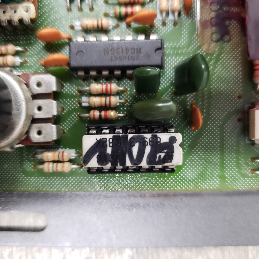 *SEE VIDEO* -Powers Up- AudioControl 4XS Programmable Electronic Crossover