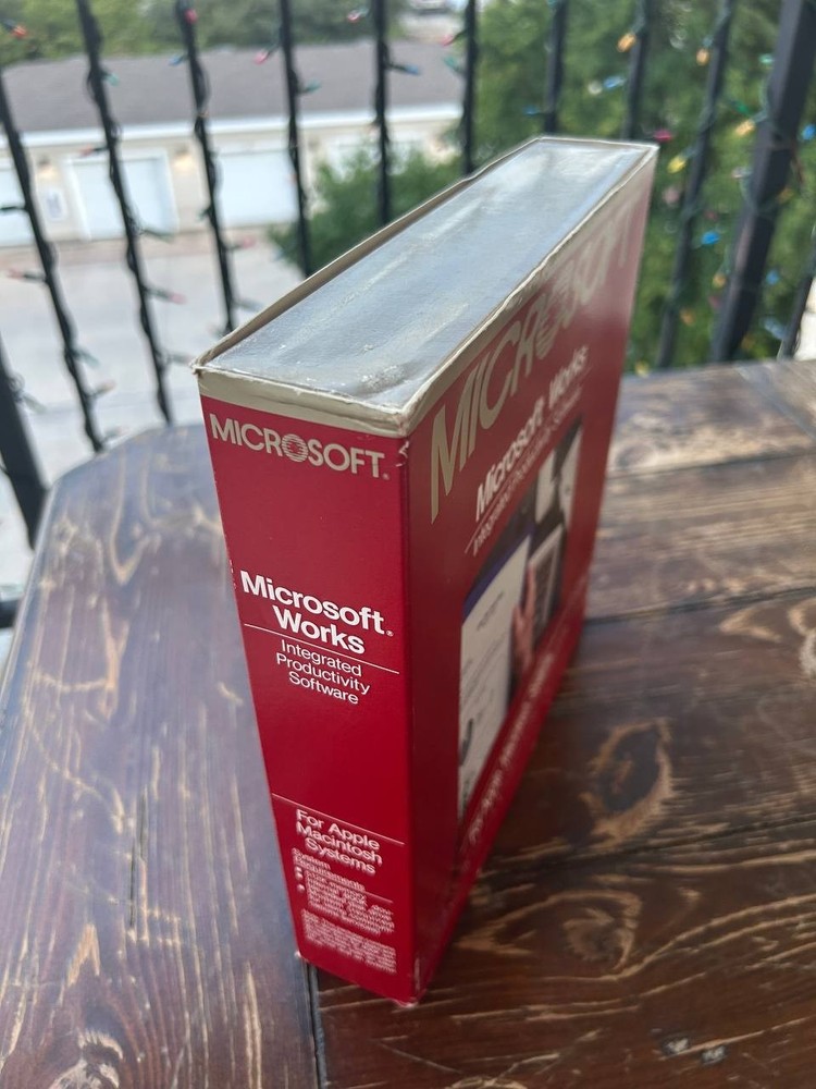 Apple Macintosh Microsoft Works software 1986-87 year. Vintage software