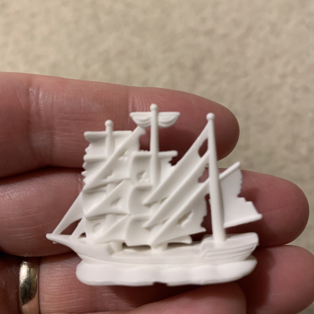 Vampire Hunters Board Game Replacement Pieces 4 Pawns Figures White Ship Torch