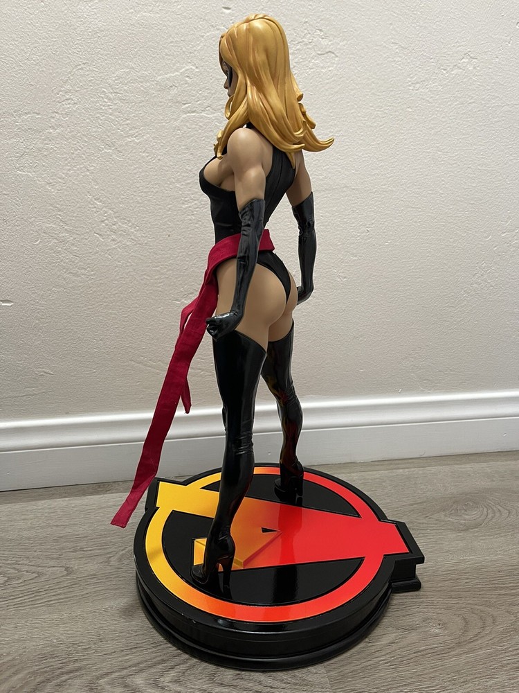 Sideshow Collectibles Exclusive Ms Marvel Premium Format Statue Marvel (READ)