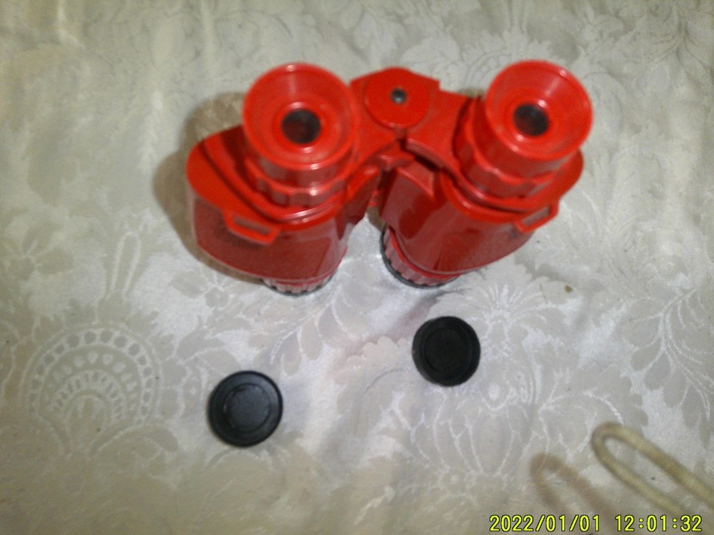 RED PLASTIC BINOCULARS UNBRANDED