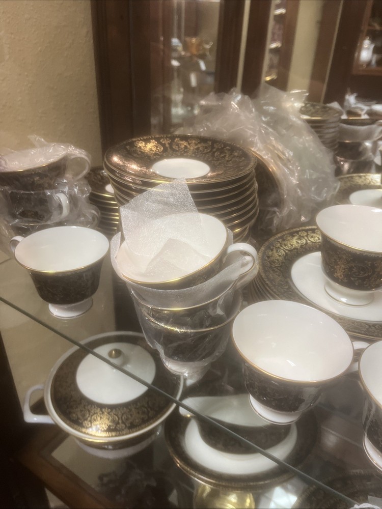 Wedgewood Bone China Caernarvon Dining Set