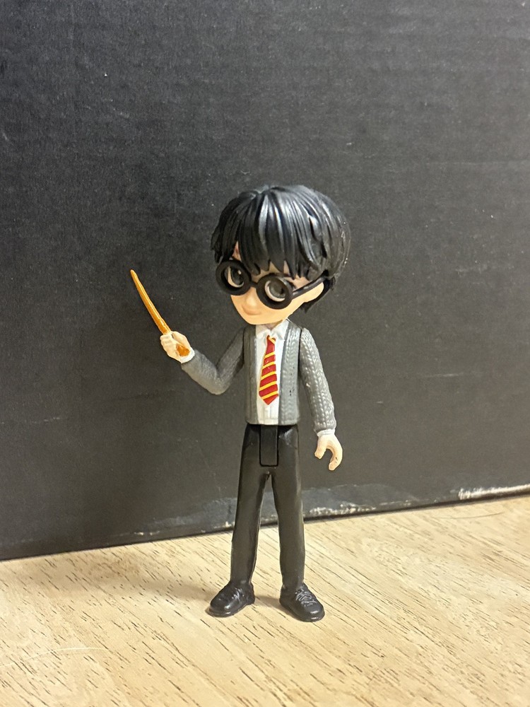 HARRY POTTER MAGICAL MINIS SMALL 3” FIGURE