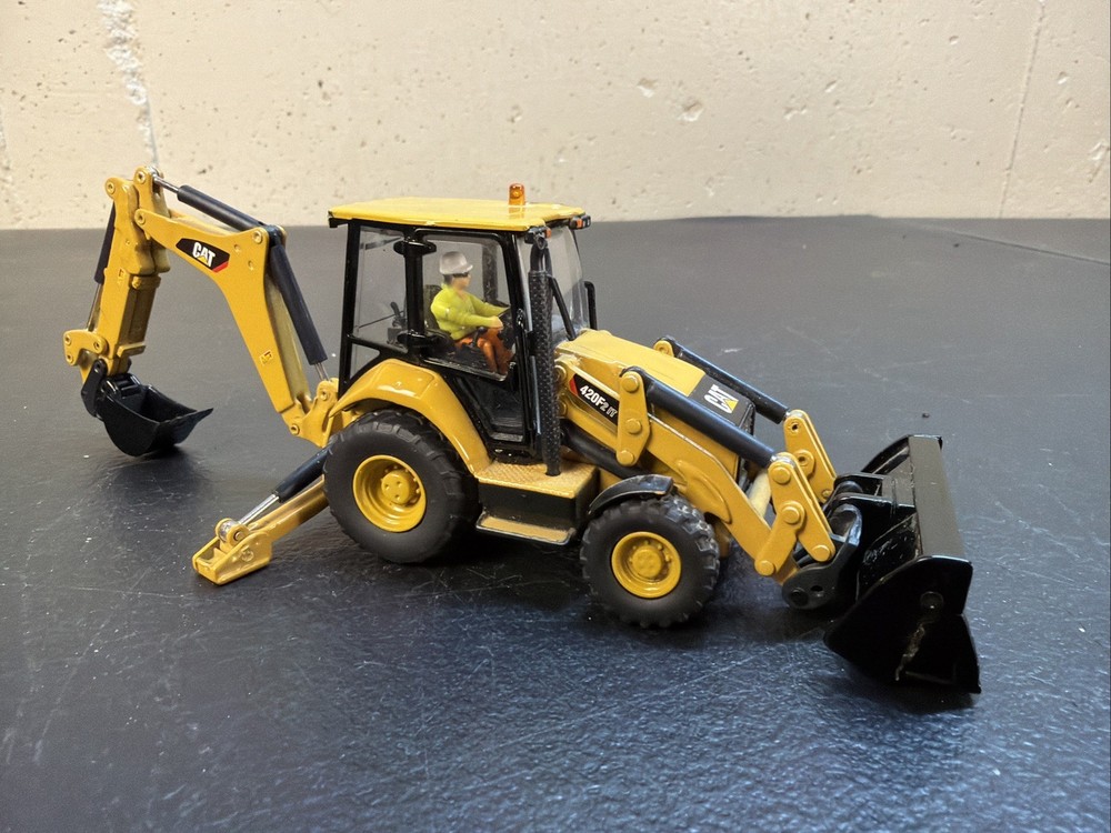 Diecast Masters 1:50 420F2 Backhoe Loader & Tin CLEAN