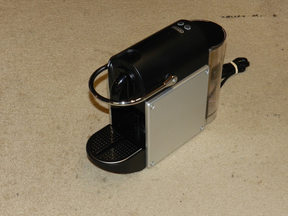 Nespresso/Delonghi EN124S Pixie Espresso Machine GREAT COND.