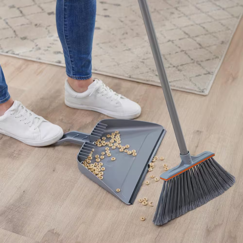 Step-On Dustpan