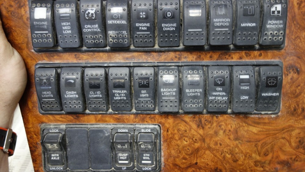 Western Star Trucks 4900 Dash Switch Panel Wood Grain