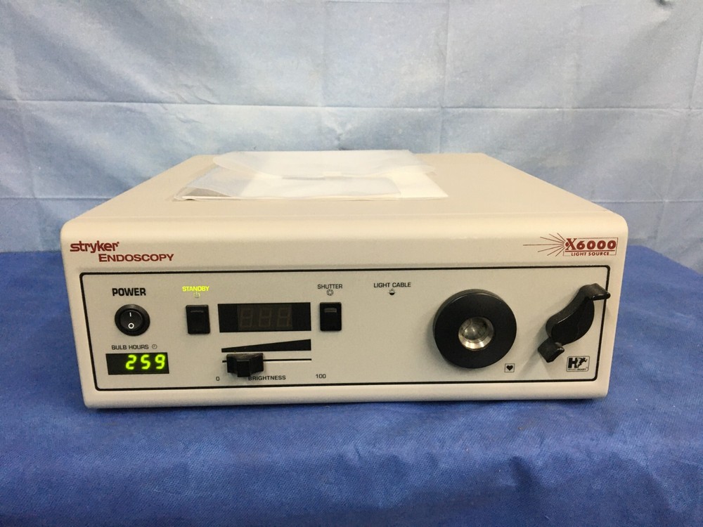 Stryker Endoscopy x6000 Light Source 220-185-000. Bulb Hours: 259