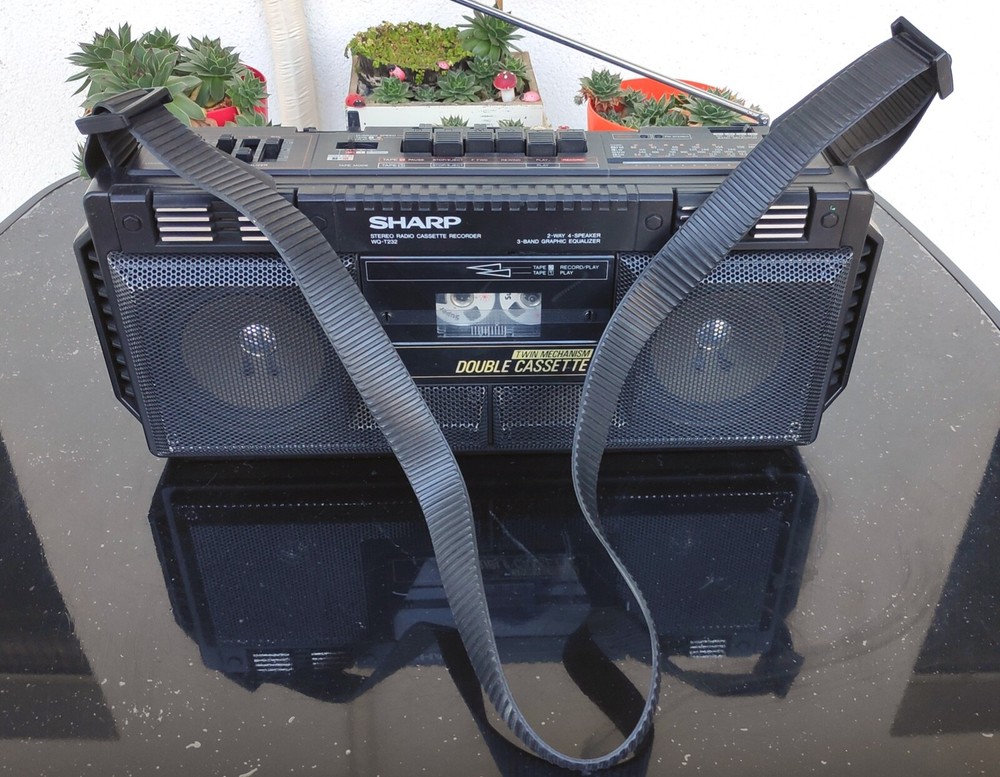 Sharp WQ-T232(H)BK BoomBox