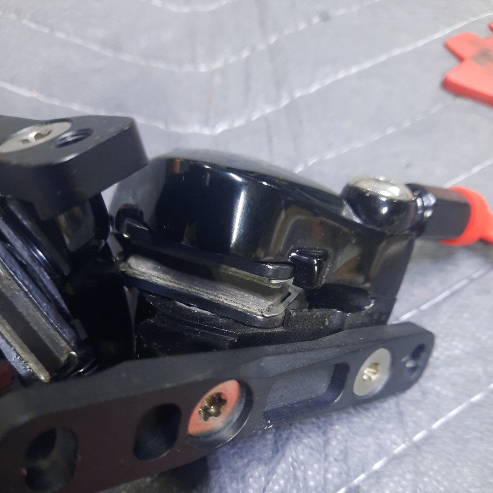 SRAM flat mount brake caliper hydraulic brake SRAM
