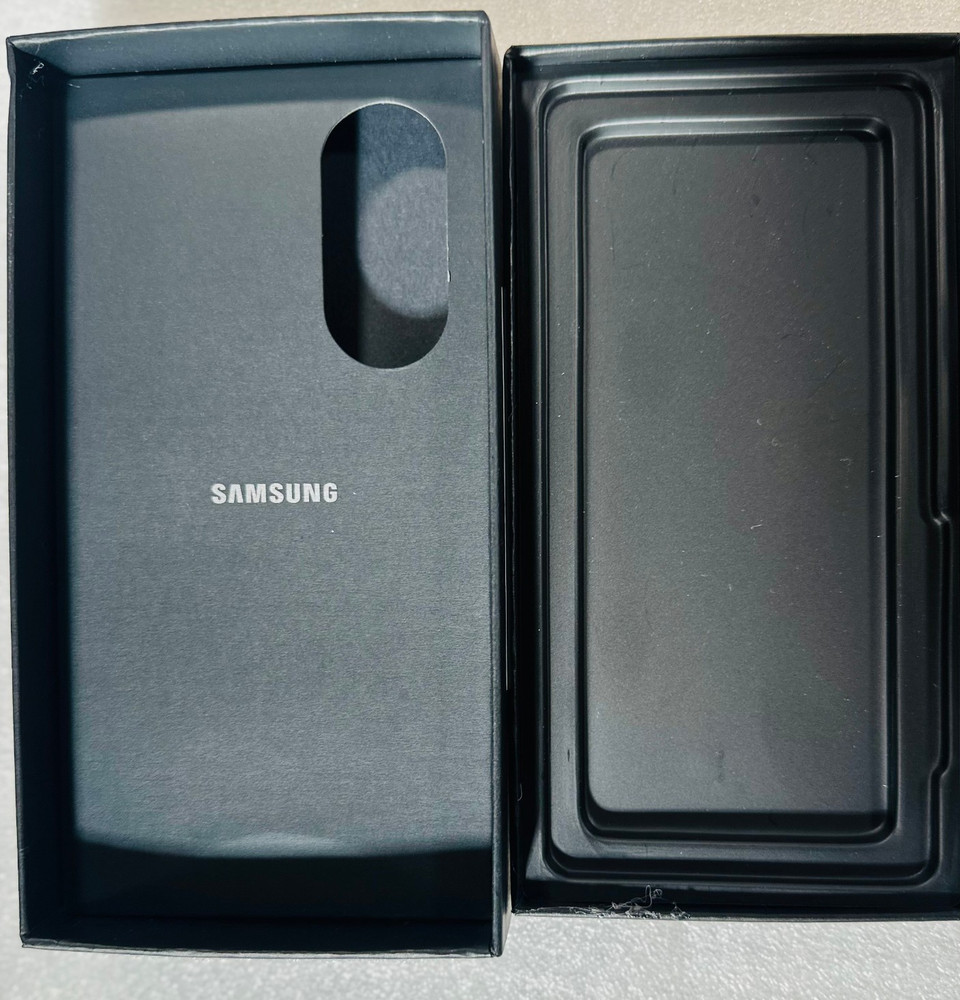 Samsung Galaxy S25 Empty Retail Box – Original Genuine Packaging + Cable