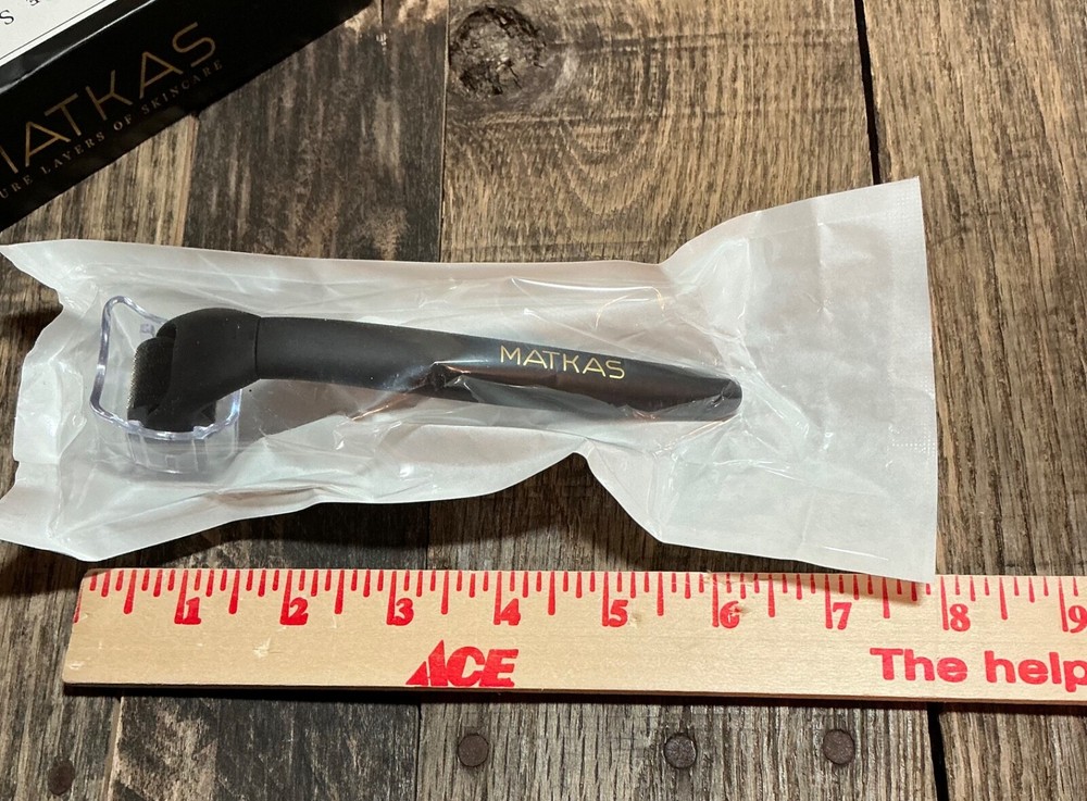 NEW Matkas Microneedle Skin Roller With Replaceable Head Black