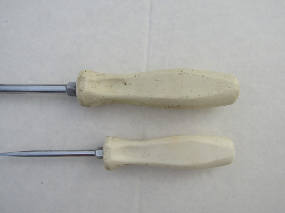 Snap On Tools SDD8 + SDD4 Flat head Screwdriver Set - White Handle