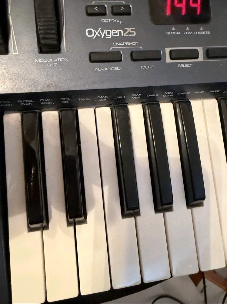 M-Audio Oxygen 25 Key 3rd Gen MIDI Controller Keyboard Tested
