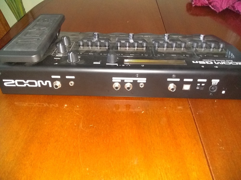 Zoom G5n Multi Effects Processor Pedal Board With Box and Extras