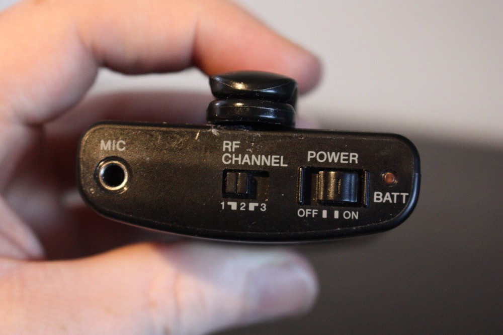 Sony Wireless Microphone transmitter WCS-999T WCS-999 - Powers on - Untested