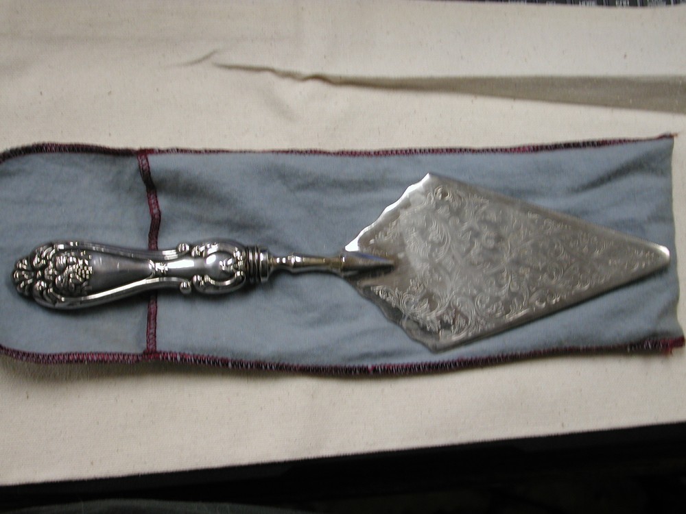 Repousse grapes scrollwork Sterling Silver Made in Italy Pie Server 11" 1/2