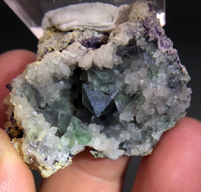 Natural rare octahedral pyrolytic geodes come from China