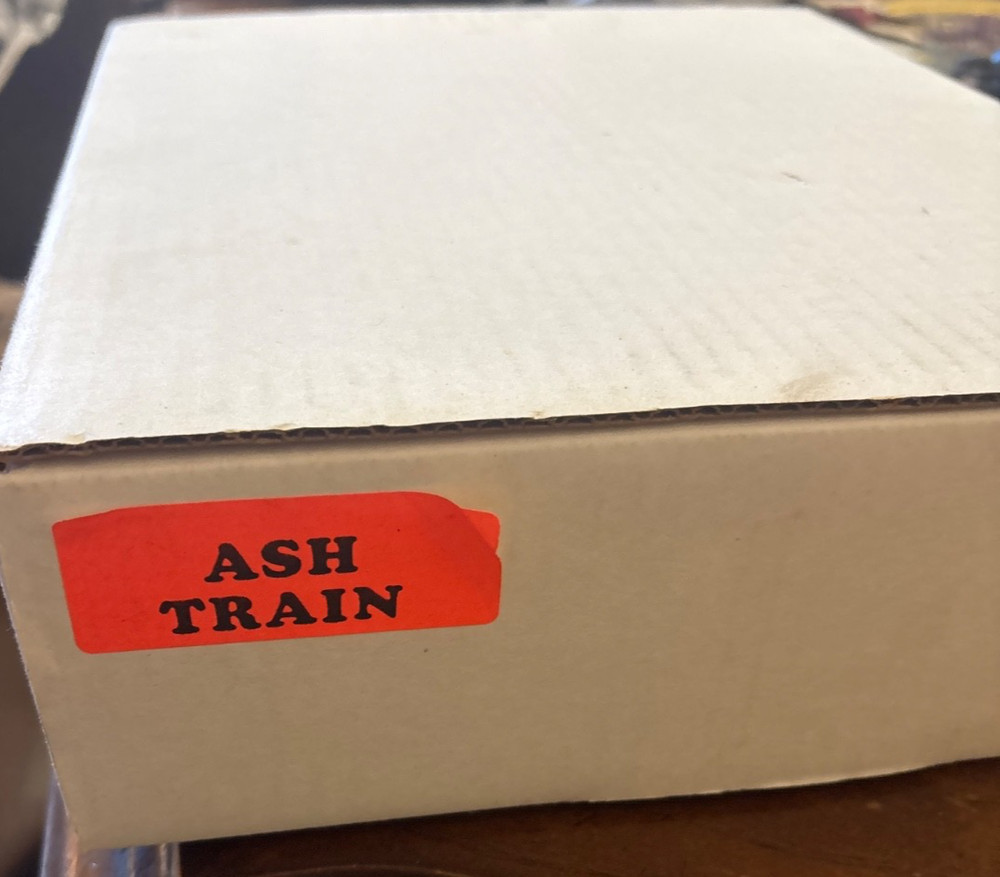 Amish ash wooden handmade trainset 34” 6 carts with pull string
