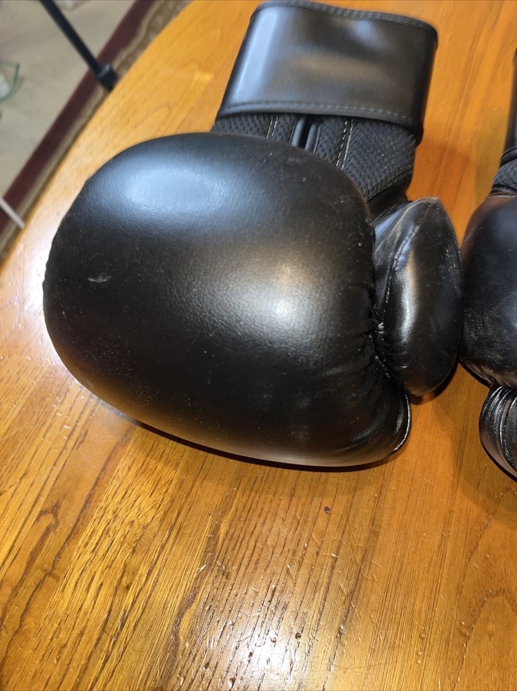 Unstoppable 14 Oz Sparring Traing Gloves Lightly Used