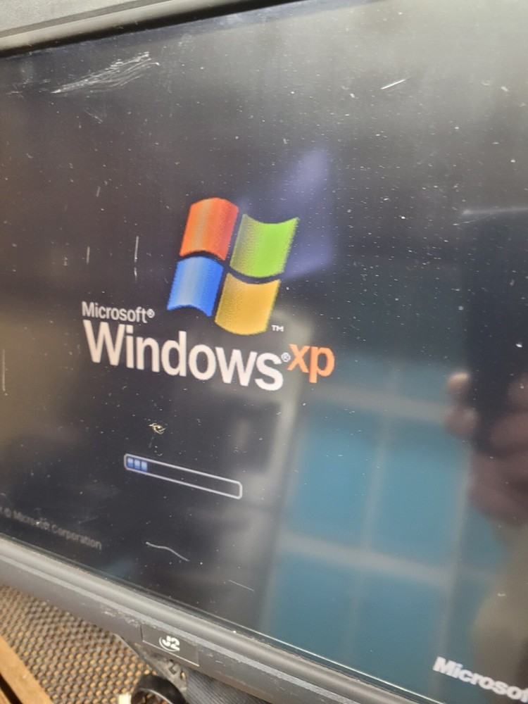 "DISPLAY MODEL" POS Touchscreen J2 615 POS System Intel Atom 1.6GHz,Win 7 615 RT