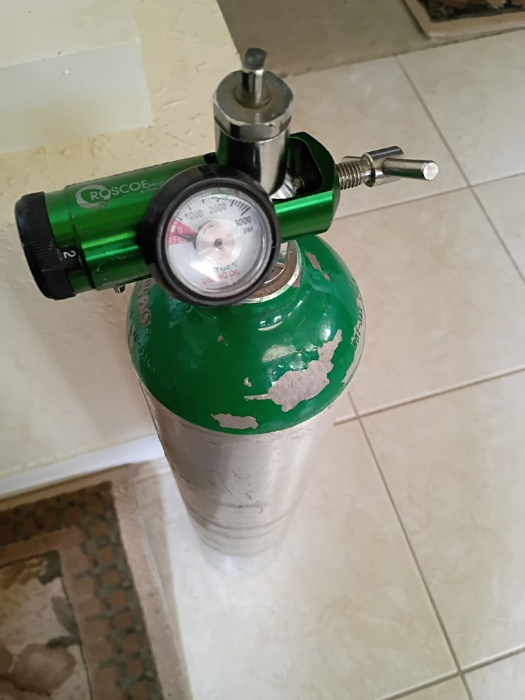 Roscoe Medical oxygen tank