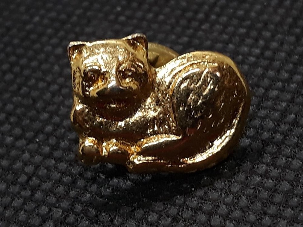 Vintage Sleeping Cat Lapel Pin Gold Tone