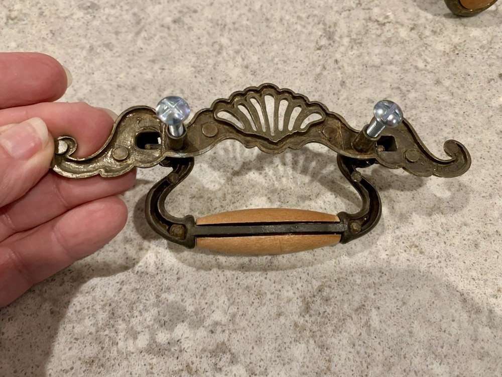 6 Vtg Brass Oak FRENCH PROVINCIAL Hardware Drawer Pull 2 1/2"centers + 3 Knobs