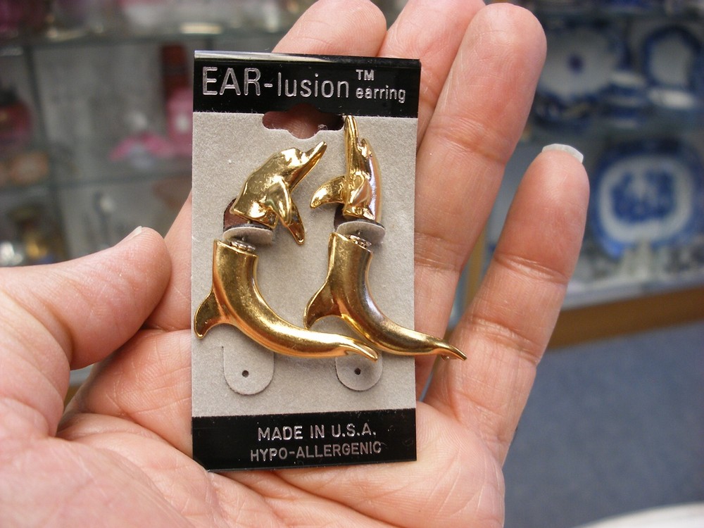 Vintage Ear-Lusion Dolphin Pierced Earrings #B84