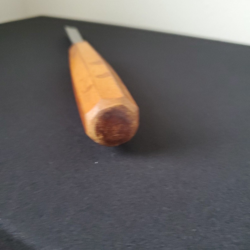 VINTAGE MARKED BUT UNKNOWN BEVEL EDGE CHISEL #4