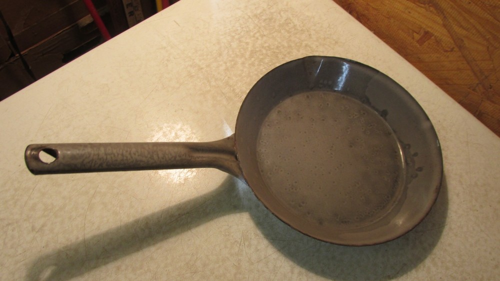 Antique Mottled Gray Graniteware Skillet-7"