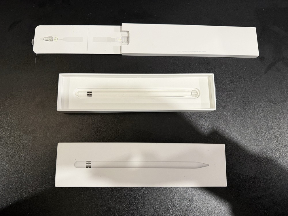 Apple Pencil (1st Generation) Lighting Connector - White