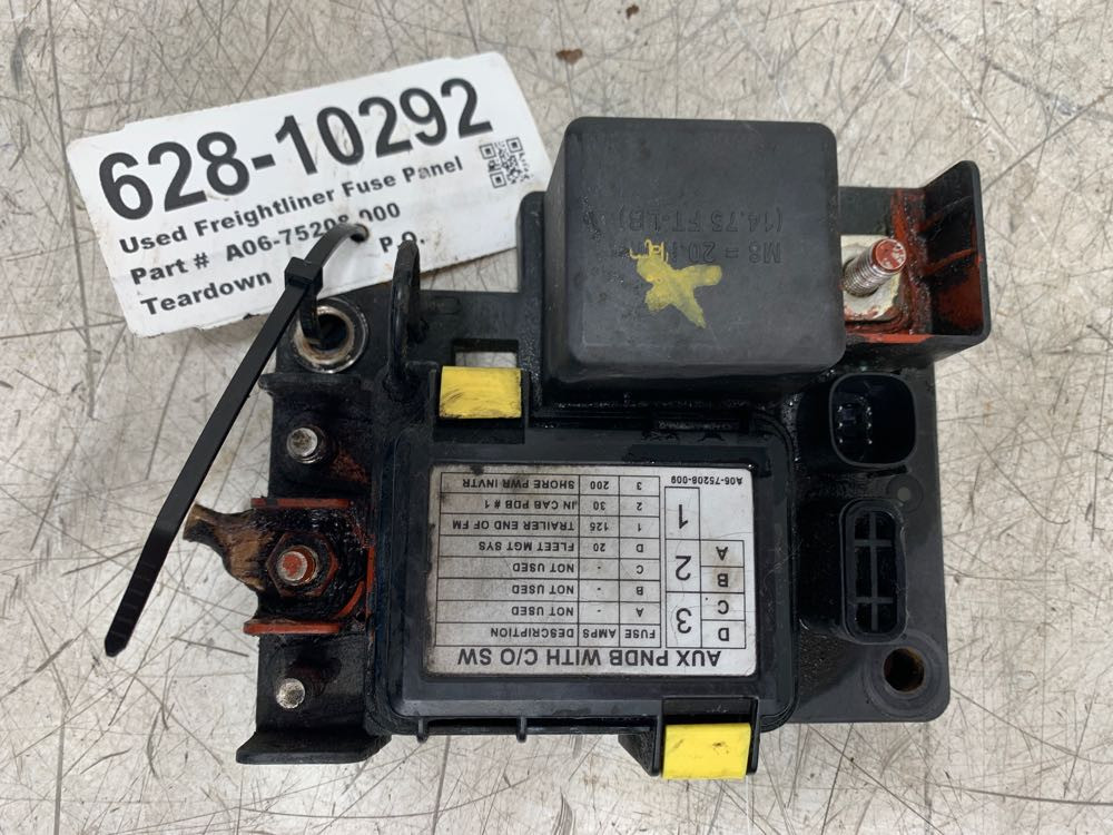 Freightliner Fuse Panel A0675208000 (628-10292)