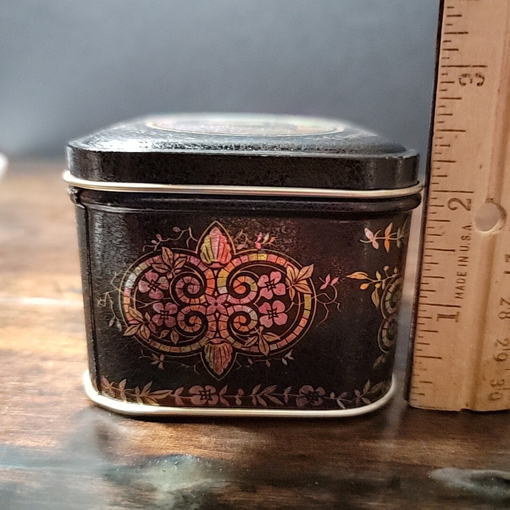 Tin singer sewing machine small trinket Box Sewing Buttons tiny 4"x3" 2.5" Tall