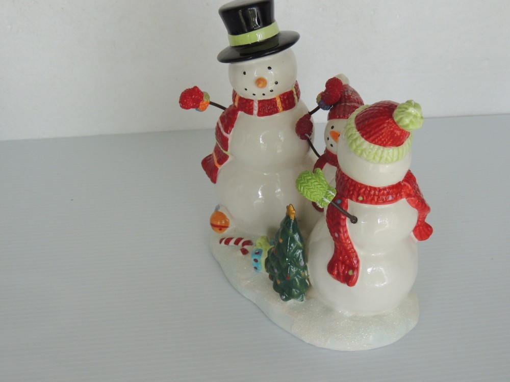 CHRISTMAS 3 PC MAMA - POP- CHILD. CERAMIC 8" X 8 "