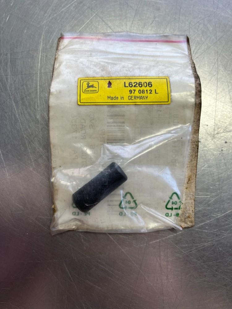 L62606 Genuine OEM John Deere KNOB Handle