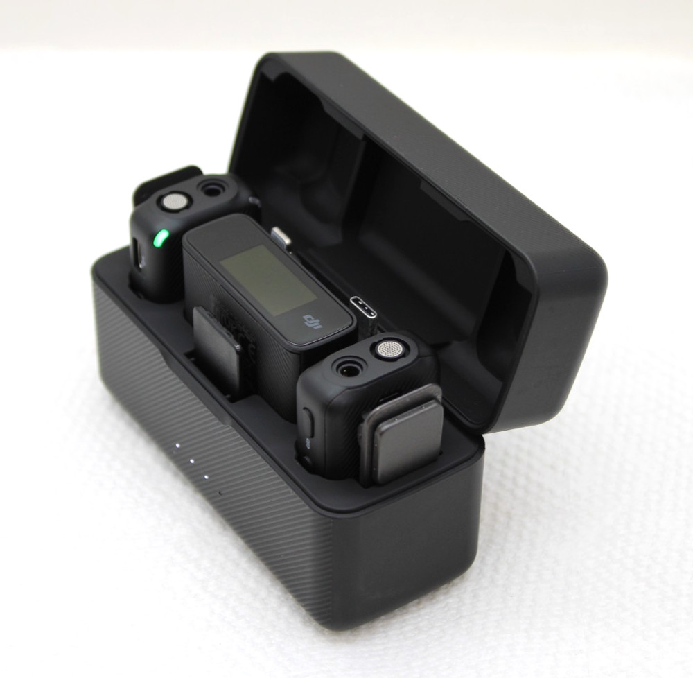 DJI Mic Dual-Transmitter Compact Digital Wireless Microphone Recorder ASB01