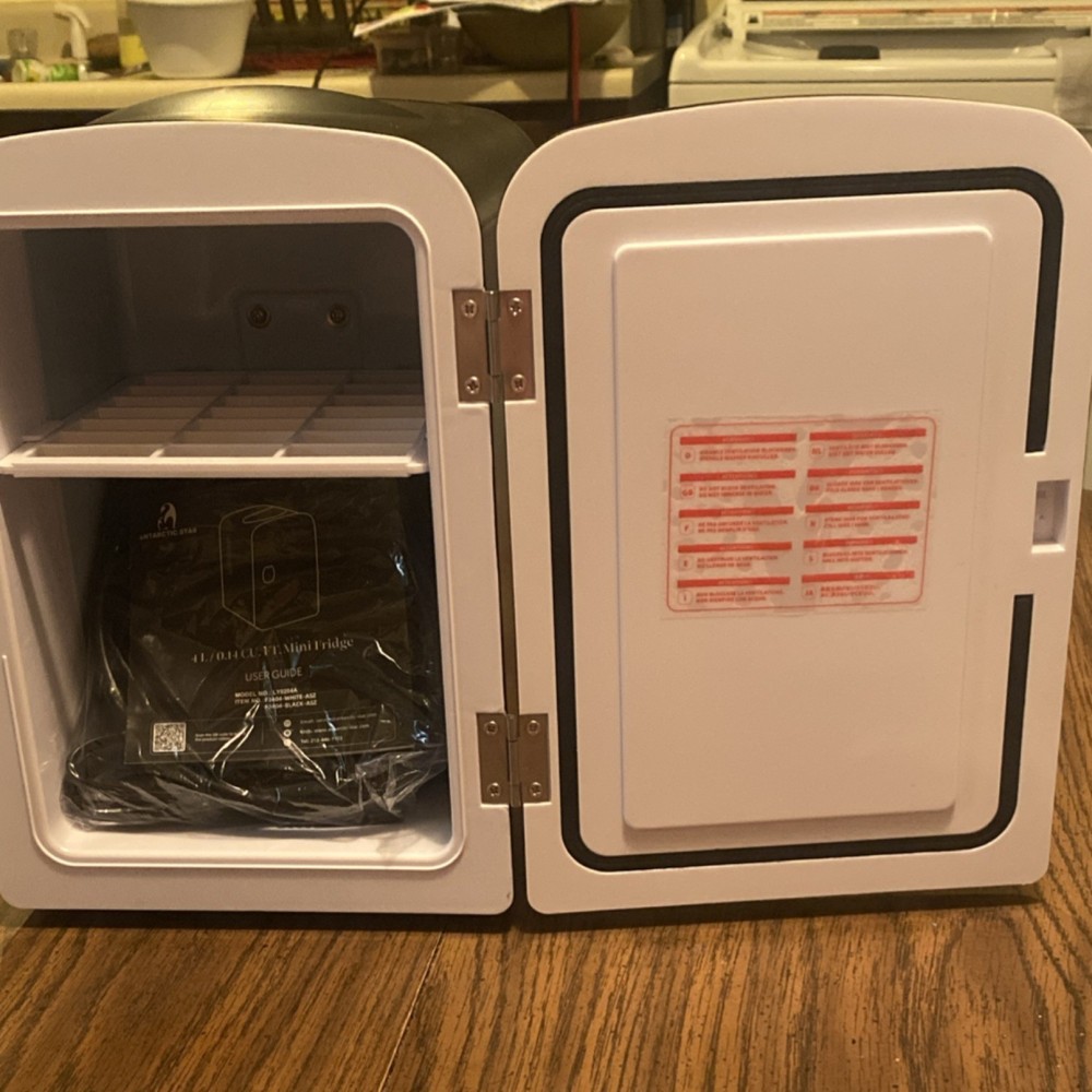ANTARCTIC STAR Black Tabletop Mini Fridge Single Door Compact
