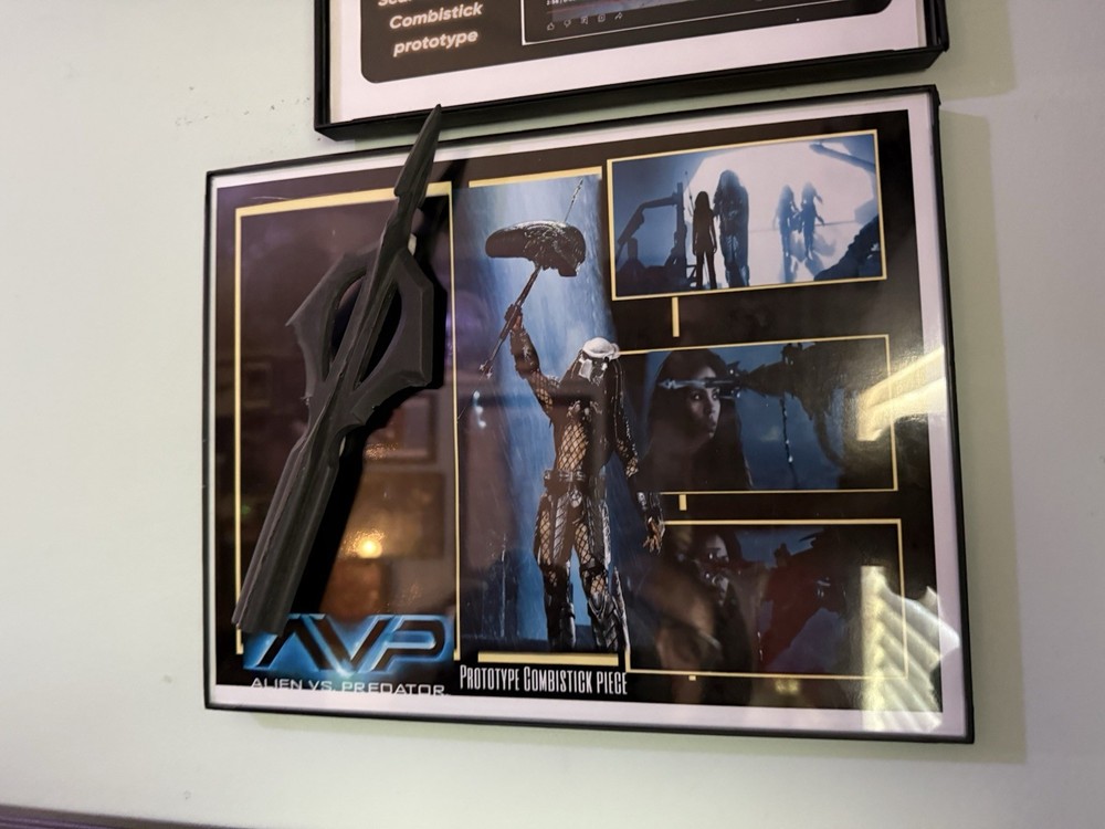 Rare Aliens Vs Predators (2004) prototype combstick movie prop display COA copy
