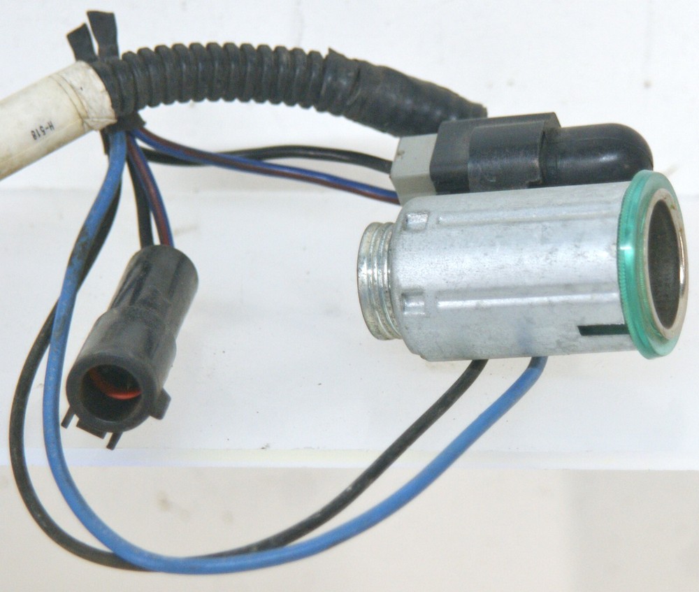 F6HT-14A411-LJA Freightliner Power Point Outlet Socket OEM 9122