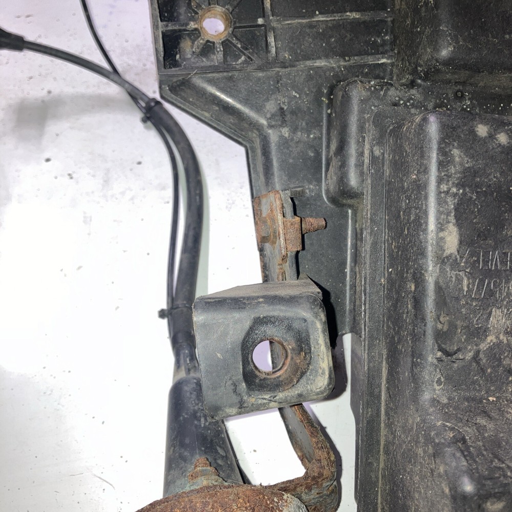 1996 - 2000 Caravan Battery Tray Vacuum Tank