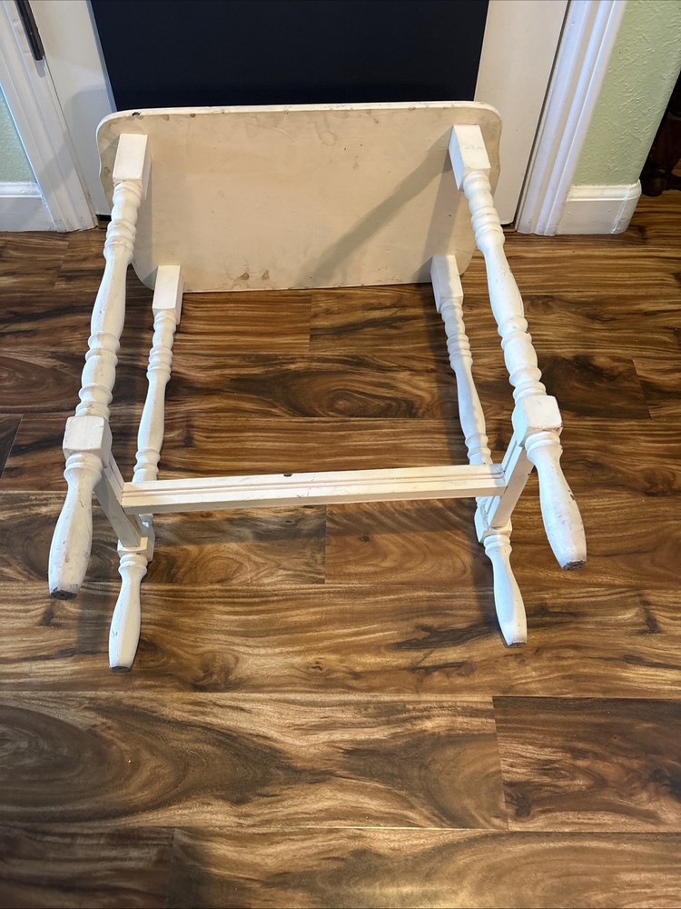 VTG-cream Painted -spindle Legged Side Table